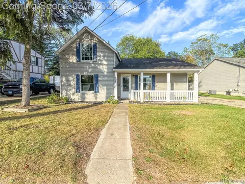405 Lincoln St, Fenton, MI 48430