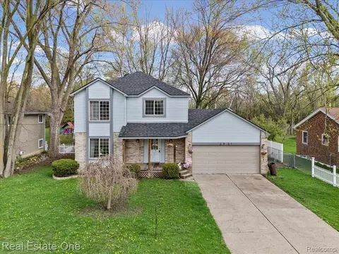 2931 Wisconsin Rd, Troy, MI 48083