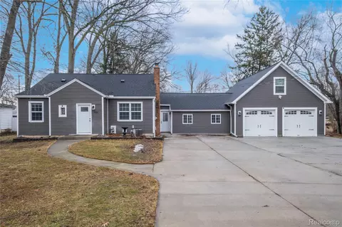 5526 Corunna Rd, Flint, MI 48532