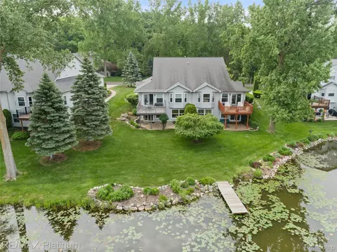 2336 Swans Cv #7, Fenton, MI 48430