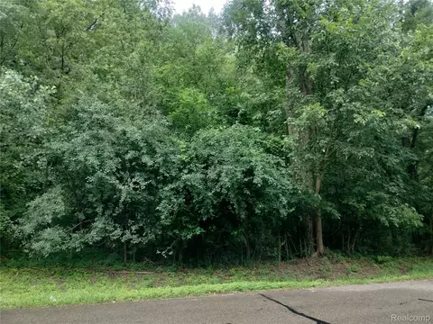 25888 Sierra Dr, Novi, MI 48374