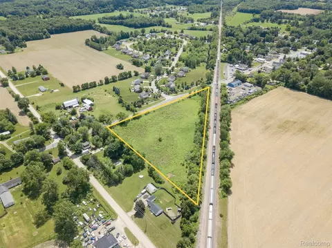 10467 Willis Rd, Augusta, MI 48191