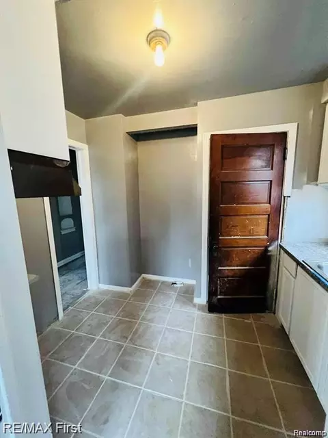 Entry Way - 8850 Farmbrook St, Detroit, MI 48224 photo 2 of 4