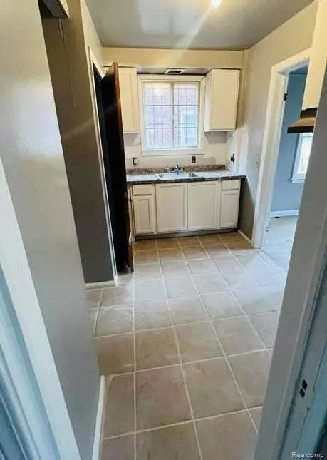 Entry Way - 8850 Farmbrook St, Detroit, MI 48224 photo 1 of 4