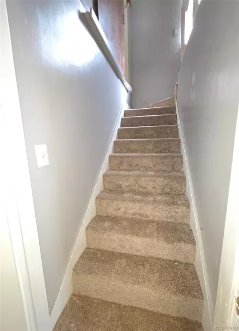 Entry Way - 8850 Farmbrook St, Detroit, MI 48224 photo 3 of 4