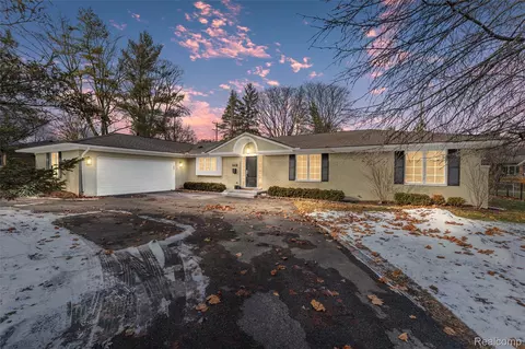 174 Hillboro Dr, Bloomfield Hills, MI 48301