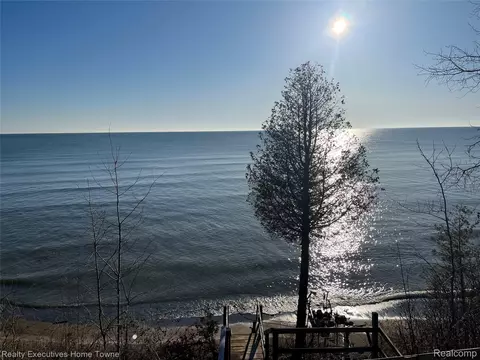 2255 Lakeshore Rd, Sanilac, MI 48401