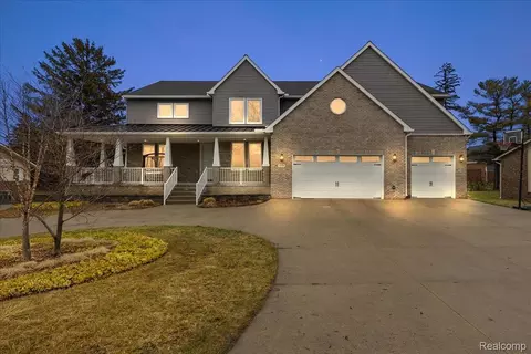3256 Ledgewood Ct E, Commerce, MI 48382