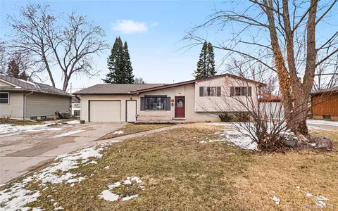 8480 Chelmsford Dr, Swartz Creek, MI 48473