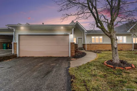 35050 Hillside Dr, Farmington Hills, MI 48335