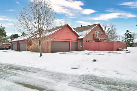 42192 Lochmoor St #35, Clinton Township, MI 48038