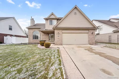33188 Mallard Dr, Brownstown, MI 48173