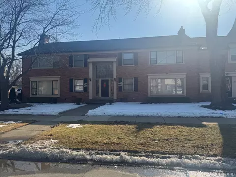 19648 Fleetwood Dr, Harper Woods, MI 48225