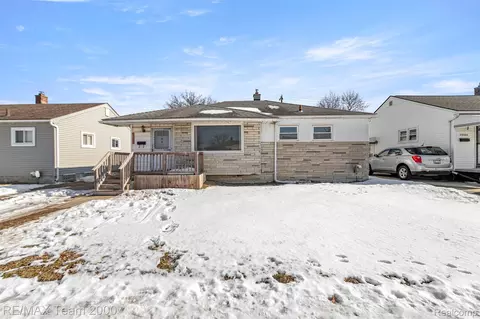 29570 Rosemont St, Roseville, MI 48066