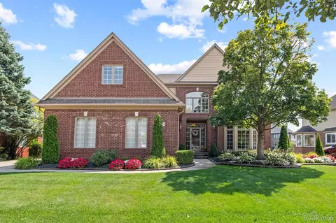 54468 Flamingo Dr, Shelby Township, MI 48315