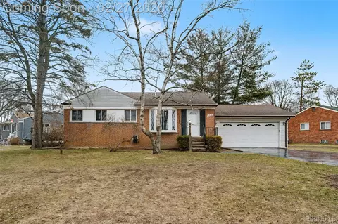 3842 Dill Dr, Waterford, MI 48329