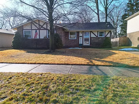 38993 Grennada St, Livonia, MI 48154
