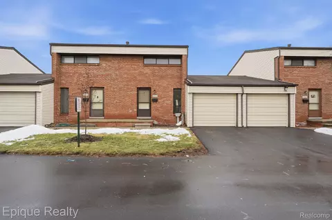 2052 Roman Ct, Warren, MI 48092