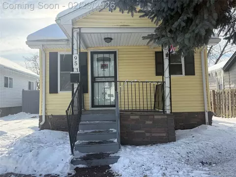 95 W Beverly Ave, Pontiac, MI 48340