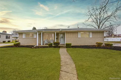 32375 Coventry Pl, Warren, MI 48093