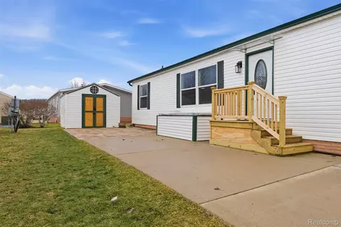 11798 Willoway Ct, Green Oak, MI 48178