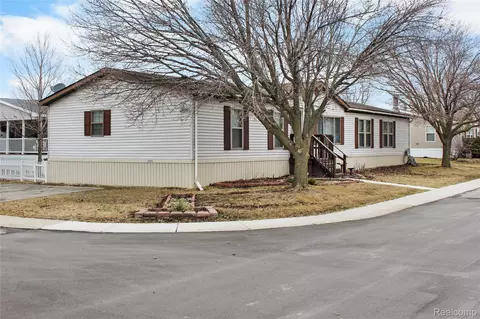 2351 Hiddenview Dr, Newport, MI 48166