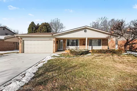 6605 Emerald Lake Dr, Troy, MI 48085