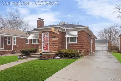 19134 Mallina St, Grosse Pointe, MI 48236