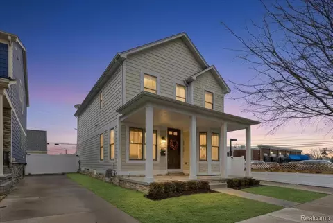 1109 Bennaville Ave, Birmingham, MI 48009