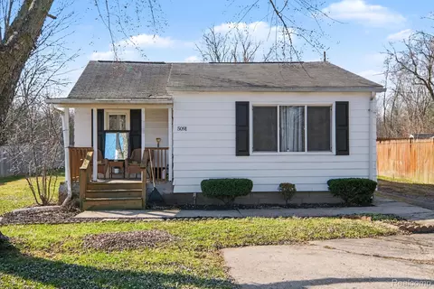 5091 W Carpenter Rd, Mount Morris, MI 48504