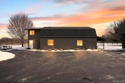 14463 Seymour Rd, Argentine, MI 48451