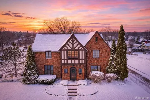 142 Ottawa Dr, Pontiac, MI 48341
