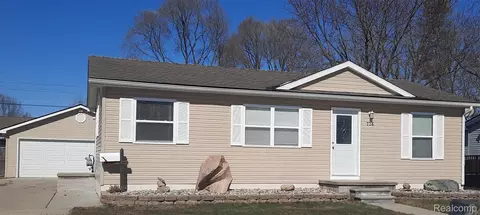 736 Hartner Dr, Holly, MI 48442