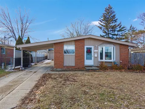 318 S Wildwood St, Westland, MI 48186