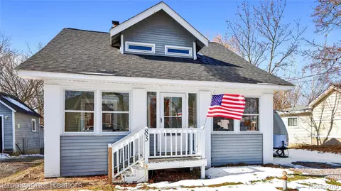 83 Cedar St, Ortonville, MI 48462