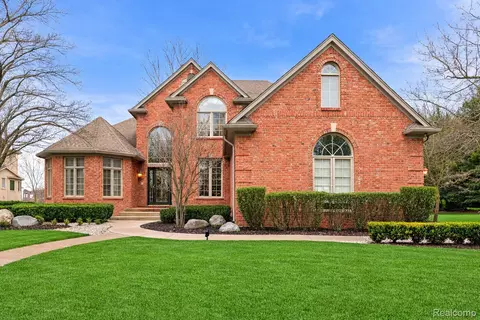 21675 Medallion Ct, Macomb, MI 48044