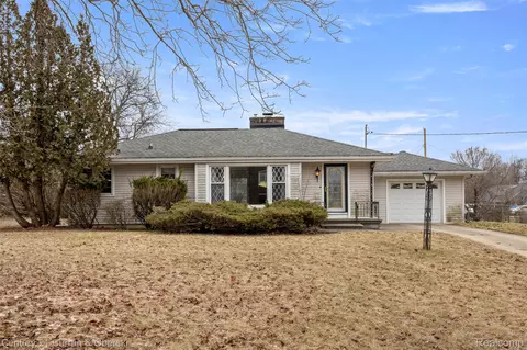 2008 Cascade Dr, Jackson, MI 49203