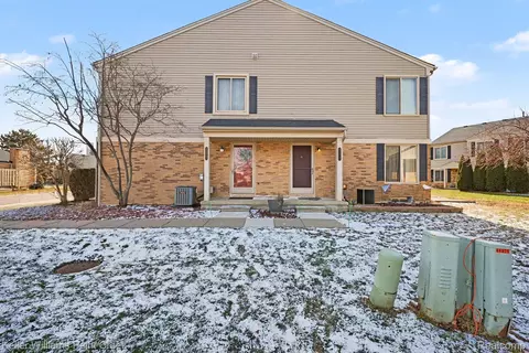 44643 Connecticut Ct, Clinton Township, MI 48038