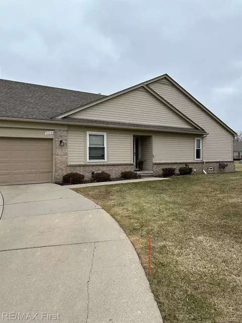 34267 Birchway Cir, Sterling Heights, MI 48312