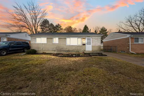 33329 Cheryl St, Clinton Township, MI 48035
