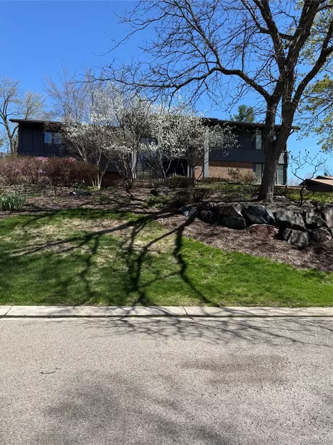 4651 Rolling Ridge Rd, West Bloomfield, MI 48323