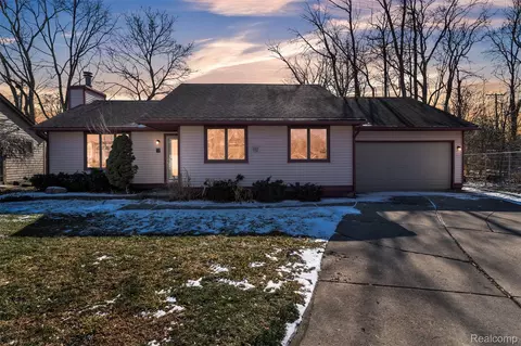15 Lana Ct #7, Mount Clemens, MI 48043