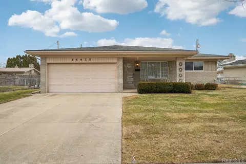 14435 Royal Dr, Sterling Heights, MI 48312