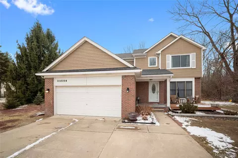33594 Harlowshire St, Farmington Hills, MI 48335