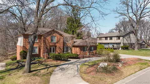 28867 Appleblossom Ln, Farmington Hills, MI 48331
