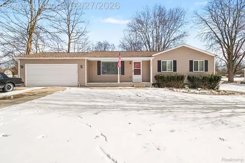 2420 Jones Rd, Waterford, MI 48327
