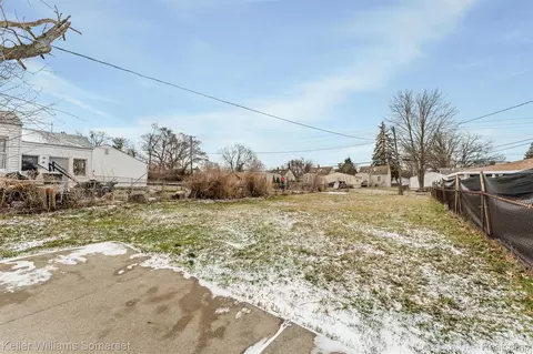 Exterior - 3144 Bart Ave, Warren, MI 48091 photo 3 of 4