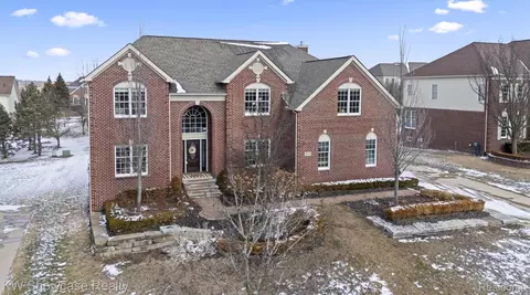 46430 Pinehurst Cir, Northville, MI 48168