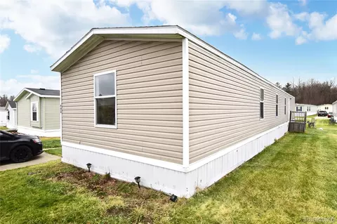 490 Harrison Dr, Davison, MI 48423