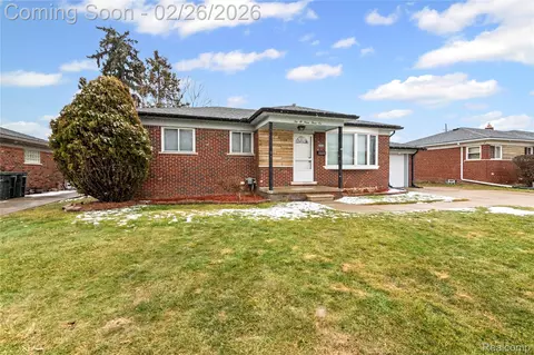 20336 Cedar St, Saint Clair Shores, MI 48081